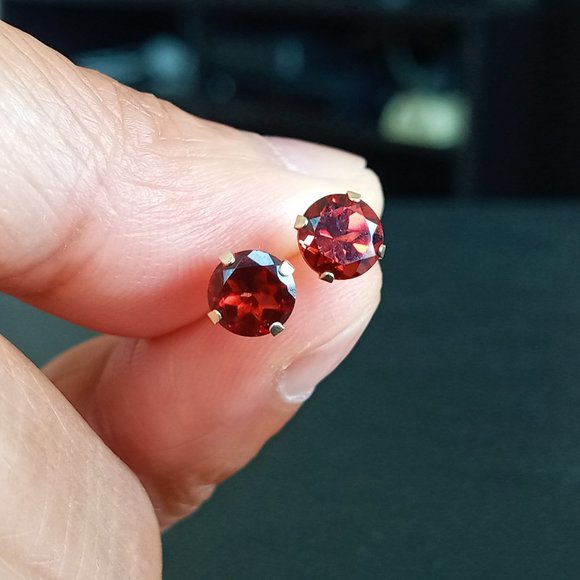 (SOLD) 10K Yellow Gold Deep Red Garnet Stud Post Earrings - Picture 6 of 10